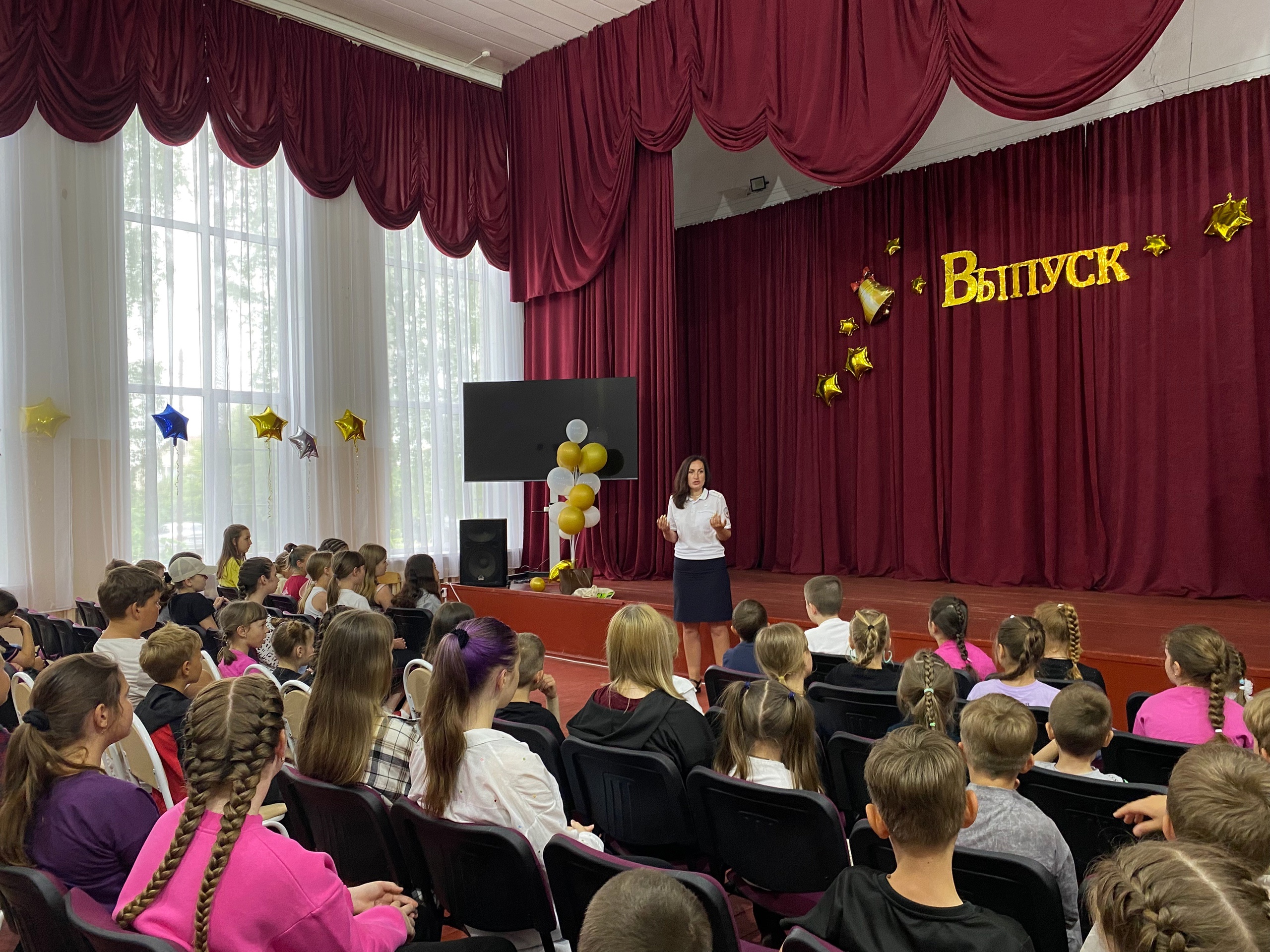 Безопасность, творчество и игры: день в лагере «Солнышко».